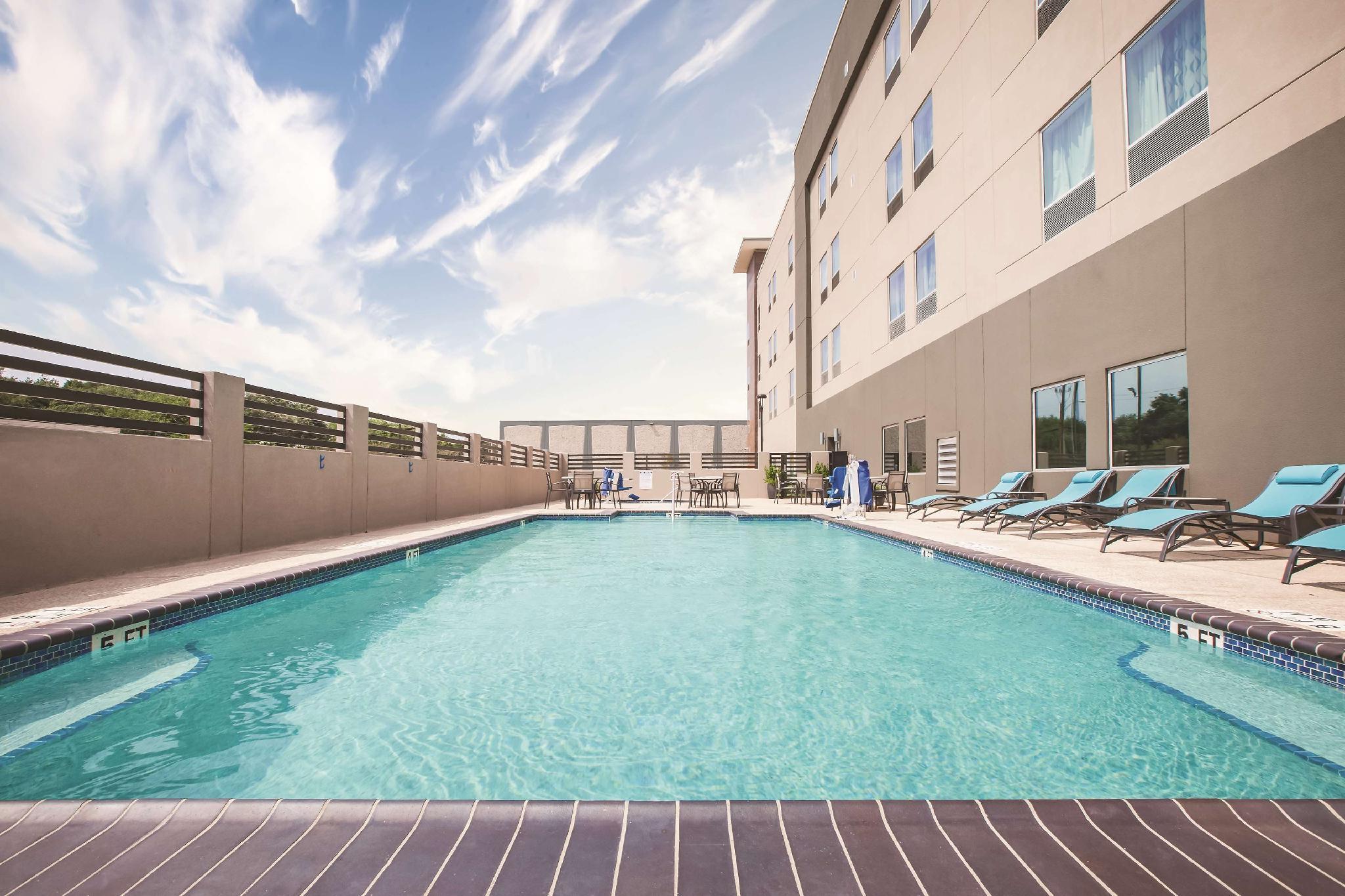 La Quinta By Wyndham Mcallen La Plaza Mall Exterior photo