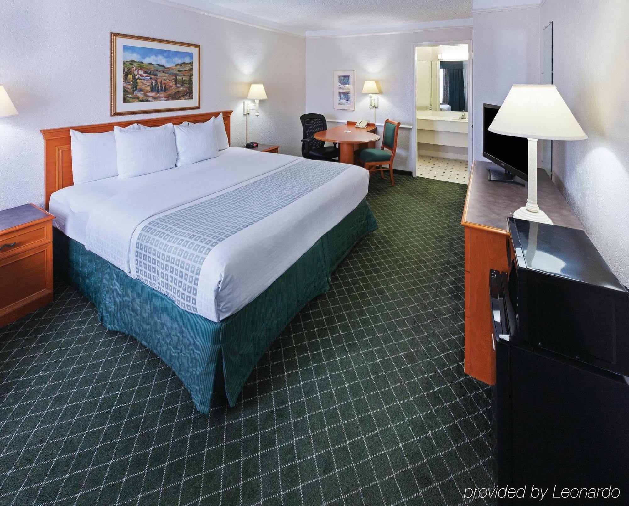 La Quinta By Wyndham Mcallen La Plaza Mall Exterior photo