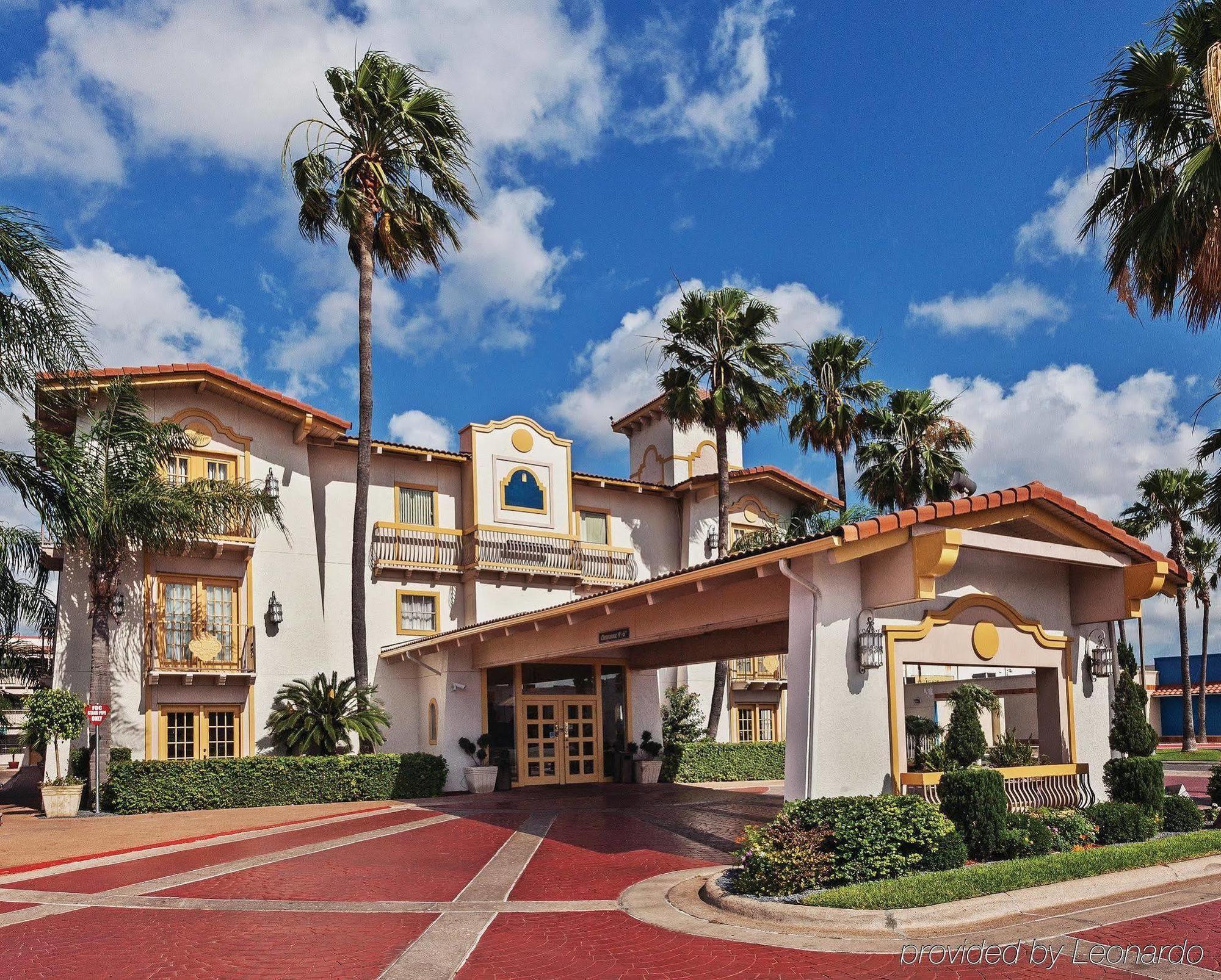 La Quinta By Wyndham Mcallen La Plaza Mall Exterior photo